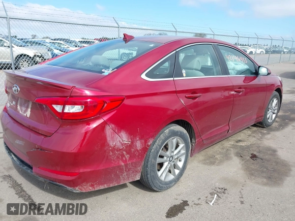 2015 Hyundai Sonata SE z VIN 5NPE24AFXFH189519, wystawiony jako IAAI lot #42146433 z przebiegiem 134 045 mil mil oraz . Historia ofert i sprzedaży dostępna na DreamBid. Obrazek 4.