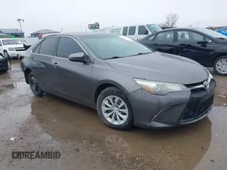 2015 Toyota Camry XLE z VIN 4T1BF1FK8FU970228, wystawiony jako IAAI lot #38592722 z przebiegiem 178 255 mil mil oraz . Historia ofert i sprzedaży dostępna na DreamBid. Obrazek 1.