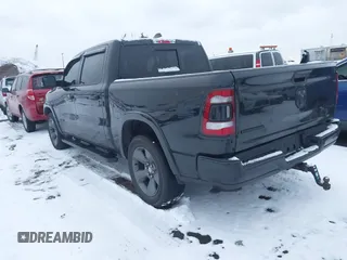 2020 Ram 1500 Big Horn z VIN 1C6RRFFG7LN285301, wystawiony jako IAAI lot #41241988 z przebiegiem 89 567 mil mil oraz . Historia ofert i sprzedaży dostępna na DreamBid. Obrazek 3.