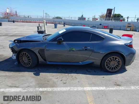 2023 Toyota 86 z VIN JF1ZNBC11P8766474, wystawiony jako IAAI lot #42215516 z przebiegiem 5 708 mil mil oraz . Historia ofert i sprzedaży dostępna na DreamBid. Obrazek 15.