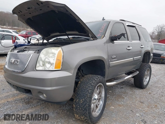 2007 GMC Yukon SLT with VIN 1GKFC13J17J277647, listed as a IAAI auction lot 41455860 with 200,035 mi miles. Bid and sale history available at carsss.com. Image 2.