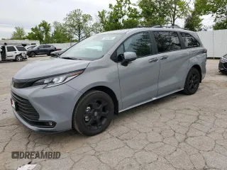 2025 Toyota Sienna XSE z VIN 5TDCSKFC3SS155341, wystawiony jako Copart lot #55633865 z przebiegiem 5 780 mil mil oraz Szkoda całkowita • Salvage title. Historia ofert i sprzedaży dostępna na DreamBid. Obrazek 1.