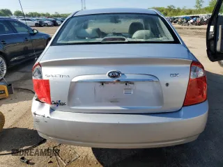 2006 Kia Spectra EX z VIN KNAFE121565370909, wystawiony jako Copart lot #56572995 z przebiegiem 102 978 mil mil oraz Szkoda całkowita • Salvage title. Historia ofert i sprzedaży dostępna na DreamBid. Obrazek 6.