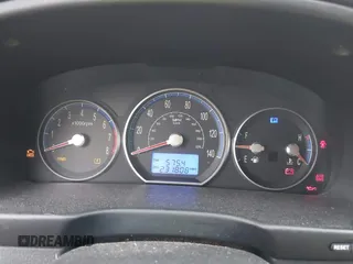 2009 Hyundai Santa Fe SE z VIN 5NMSH13E99H308912, wystawiony jako IAAI lot #42512011 z przebiegiem 231 808 mil mil oraz . Historia ofert i sprzedaży dostępna na DreamBid. Obrazek 7.