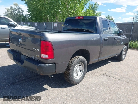2018 Ram 1500 Express z VIN 1C6RR7FG2JS285033, wystawiony jako IAAI lot #42278751 z przebiegiem 203 340 mil mil oraz . Historia ofert i sprzedaży dostępna na DreamBid. Obrazek 4.