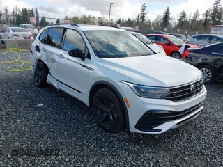 2023 Volkswagen Tiguan SE R-Line Black z VIN 3VVCB7AX3PM014446, wystawiony jako IAAI lot #42016885 z przebiegiem 12 726 mil mil oraz . Historia ofert i sprzedaży dostępna na DreamBid. Obrazek 1.