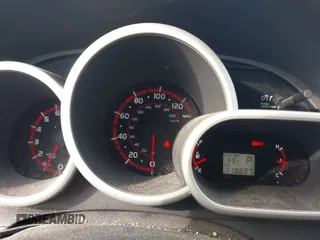 2009 Toyota Matrix z VIN 2T1KU40E29C012878, wystawiony jako IAAI lot #42177978 z przebiegiem 119 897 mil mil oraz . Historia ofert i sprzedaży dostępna na DreamBid. Obrazek 7.