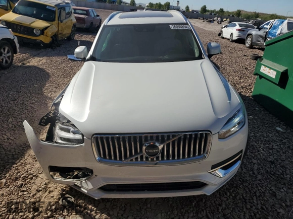 2020 Volvo XC90 Inscription with VIN YV4A221L4L1560943, listed as a Copart auction lot 76095854 with 46,931 mi miles and Salvage title. Bid and sale history available at DreamBid. Image 5.