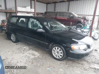 2002 Volvo V70 with VIN YV1SW61R821261424, listed as a IAAI auction lot 42014484 with 1 mi miles. Bid and sale history available at carsss.com. Image 1.