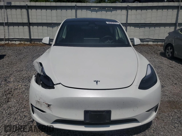 2024 Tesla Model Y Long Range z VIN 7SAYGAEE8RF211702, wystawiony jako Copart lot #58569035 z przebiegiem 8 797 mil mil oraz Szkoda całkowita • Salvage title. Historia ofert i sprzedaży dostępna na DreamBid. Obrazek 5.