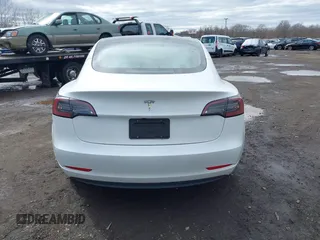 2023 Tesla Model 3 z VIN 5YJ3E1EA8PF671613, wystawiony jako IAAI lot #41737438 z przebiegiem 21 405 mil mil oraz . Historia ofert i sprzedaży dostępna na DreamBid. Obrazek 16.