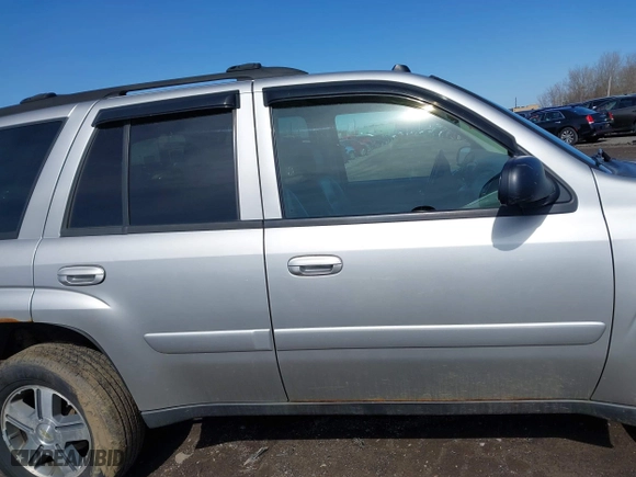 2005 Chevrolet TrailBlazer LT with VIN 1GNDT13S152261782, listed as a IAAI auction lot 41963416 with 125,041 mi miles. Bid and sale history available at carsss.com. Image 13.