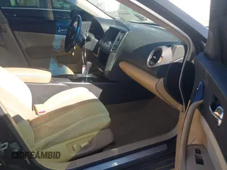 2010 Nissan Maxima SV z VIN 1N4AA5AP8AC855447, wystawiony jako IAAI lot #40655271 z przebiegiem 204 273 mil mil oraz . Historia ofert i sprzedaży dostępna na DreamBid. Obrazek 5.