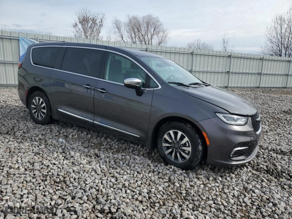 2023 Chrysler Pacifica Hybrid Limited with VIN 2C4RC1S7XPR588682, listed as a Copart auction lot 47543165 with 31,914 mi miles and Non Repairable. Bid and sale history available at carsss.com. Image 4.