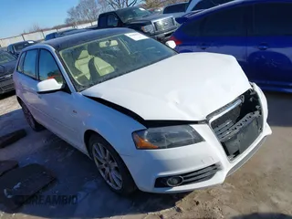 2011 Audi A3 Premium Plus z VIN WAUKFAFM1BA141872, wystawiony jako IAAI lot #41389976 z przebiegiem 156 570 mil mil oraz . Historia ofert i sprzedaży dostępna na DreamBid. Obrazek 1.