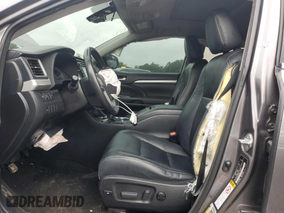 2018 Toyota Highlander SE with VIN 5TDJZRFH1JS816807, listed as a Copart auction lot 57179805 with 92,327 mi miles and Salvage title. Bid and sale history available at DreamBid. Image 7.