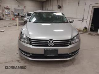 2014 Volkswagen Passat SE z VIN 1VWBT7A31EC102802, wystawiony jako IAAI lot #41344543 z przebiegiem 106 758 mil mil oraz . Historia ofert i sprzedaży dostępna na DreamBid. Obrazek 12.