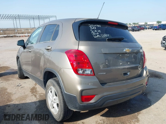 2020 Chevrolet Trax LS z VIN KL7CJKSB4LB334834, wystawiony jako IAAI lot #42332641 z przebiegiem 57 195 mil mil oraz . Historia ofert i sprzedaży dostępna na DreamBid. Obrazek 3.