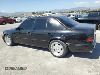 1994 Mercedes-Benz 400 E z VIN WDBEA34E6RC103296, wystawiony jako Copart lot #57000855 z przebiegiem 186 177 mil mil oraz Czysty tytuł • Clean title. Historia ofert i sprzedaży dostępna na DreamBid. Obrazek 2.