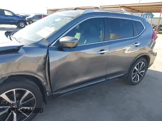 2017 Nissan Rogue SL z VIN 5N1AT2MT8HC749372, wystawiony jako IAAI lot #41622839 z przebiegiem 90 638 mil mil oraz . Historia ofert i sprzedaży dostępna na DreamBid. Obrazek 19.