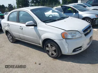 2010 Chevrolet Aveo 1LT z VIN KL1TD5DE0AB096889, wystawiony jako IAAI lot #42514870 z przebiegiem 111 871 mil mil oraz . Historia ofert i sprzedaży dostępna na DreamBid. Obrazek 1.