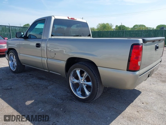 2004 Chevrolet Silverado 1500 Work Truck with VIN 1GCEC14X54Z233870, listed as a IAAI auction lot 42114163 with 236,226 mi miles. Bid and sale history available at carsss.com. Image 3.