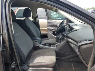 2013 Ford Escape SE z VIN 1FMCU0GXXDUB62281, wystawiony jako IAAI lot #42680002 z przebiegiem 223 654 mil mil oraz . Historia ofert i sprzedaży dostępna na DreamBid. Obrazek 5.