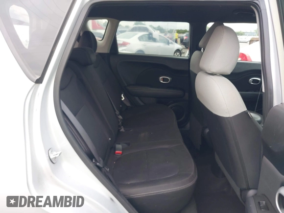2015 Kia Soul with VIN KNDJN2A20F7795780, listed as a IAAI auction lot 39879289 with 120,531 mi miles. Bid and sale history available at carsss.com. Image 8.