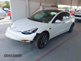 2023 Tesla Model 3 z VIN 5YJ3E1EAXPF606178, wystawiony jako IAAI lot #42543528 z przebiegiem 26 638 mil mil oraz . Historia ofert i sprzedaży dostępna na DreamBid. Obrazek 21.