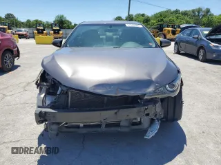 2017 Toyota Camry XLE z VIN 4T1BF1FK3HU302310, wystawiony jako Copart lot #57346605 z przebiegiem 154 422 mil mil oraz Szkoda całkowita • Salvage title. Historia ofert i sprzedaży dostępna na DreamBid. Obrazek 5.