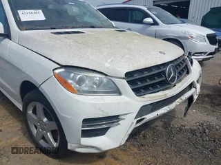 2015 Mercedes-Benz M 350 z VIN 4JGDA5HB8FA555696, wystawiony jako IAAI lot #42156465 z przebiegiem 92 660 mil mil oraz . Historia ofert i sprzedaży dostępna na DreamBid. Obrazek 19.