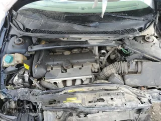 2004 Volvo V70 with VIN YV1SW61T042404391, listed as a Copart auction lot 72018614 with 301,803 mi miles and Salvage Title. Bid and sale history available at carsss.com. Image 12.