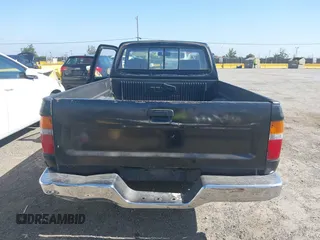 1989 Toyota Pickup DX z VIN JT4RN81P0K0029116, wystawiony jako IAAI lot #42474777 z przebiegiem 234 987 mil mil oraz . Historia ofert i sprzedaży dostępna na DreamBid. Obrazek 16.