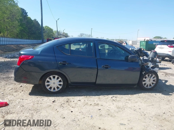 2015 Nissan Versa SV with VIN 3N1CN7APXFL813704, listed as a IAAI auction lot 42005624 with 170,690 mi miles. Bid and sale history available at carsss.com. Image 14.