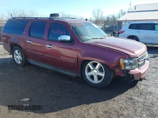 2008 Chevrolet Suburban LT w/3LT with VIN 1GNFK16358J211719, listed as a IAAI auction lot 41654527 with 194,985 mi miles. Bid and sale history available at carsss.com. Image 1.