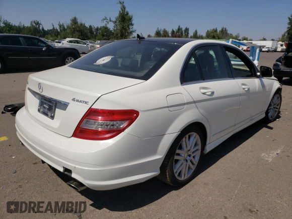 2009 Mercedes-Benz C 300 Sport z VIN WDDGF81X79F245689, wystawiony jako Copart lot #49351905 z przebiegiem Nie podano mil oraz Szkoda całkowita • Salvage title. Historia ofert i sprzedaży dostępna na DreamBid. Obrazek 4.