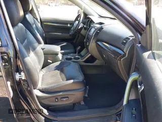 2012 Kia Sorento EX with VIN 5XYKU4A61CG268223, listed as a IAAI auction lot 41673138 with 174,745 mi miles. Bid and sale history available at carsss.com. Image 5.