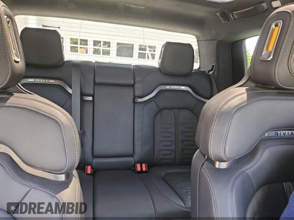 2023 Rivian R1T Adventure z VIN 7FCTGAAA1PN020478, wystawiony jako IAAI lot #42361936 z przebiegiem 443 mil mil oraz . Historia ofert i sprzedaży dostępna na DreamBid. Obrazek 8.