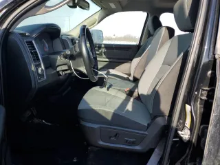 2021 Ram 1500 Tradesman z VIN 3C6RR7KT8MG521263, wystawiony jako Copart lot #52681695 z przebiegiem 134 948 mil mil oraz Szkoda całkowita • Salvage title. Historia ofert i sprzedaży dostępna na DreamBid. Obrazek 7.