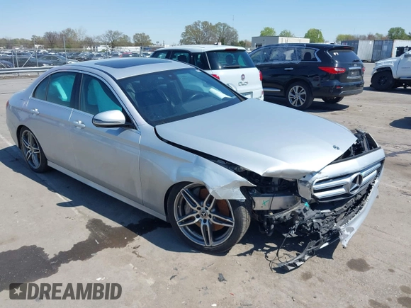 2018 Mercedes-Benz E-Class E 300 with VIN WDDZF4JB0JA472648, listed as a IAAI auction lot 41843995 with 128,590 mi miles. Bid and sale history available at carsss.com. Image 1.