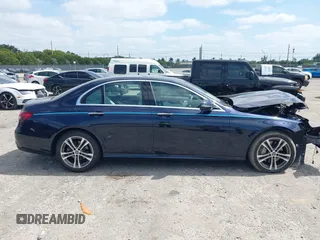 2022 Mercedes-Benz E 350 z VIN W1KZF8DBXNB049580, wystawiony jako IAAI lot #42102354 z przebiegiem 5 284 mil mil oraz . Historia ofert i sprzedaży dostępna na DreamBid. Obrazek 14.