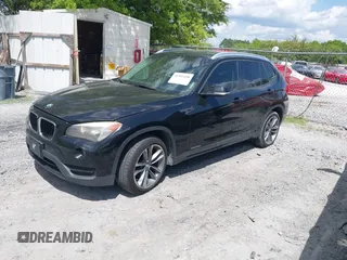 2013 BMW X1 28i z VIN WBAVM1C55DVW46454, wystawiony jako IAAI lot #41985498 z przebiegiem 176 435 mil mil oraz . Historia ofert i sprzedaży dostępna na DreamBid. Obrazek 2.