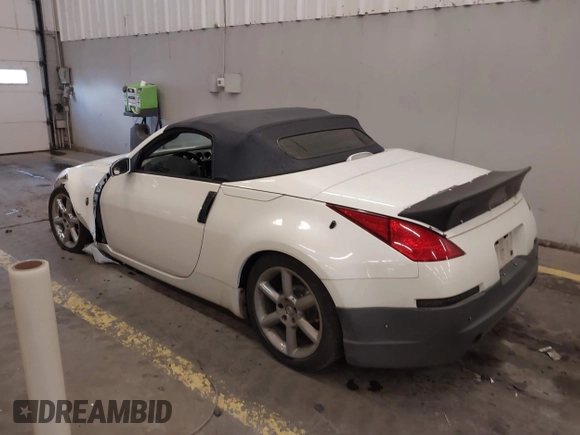 2005 Nissan 350Z Touring with VIN JN1AZ36A45M754923, listed as a IAAI auction lot 41720671 with 124,916 mi miles. Bid and sale history available at carsss.com. Image 3.