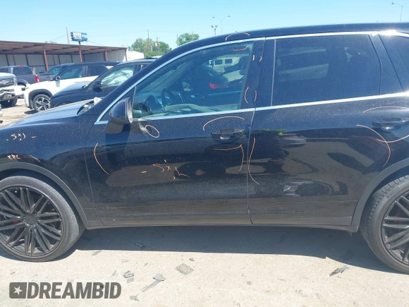 2014 Porsche Cayenne Turbo S E-Hybrid z VIN WP1AA2A24ELA07504, wystawiony jako IAAI lot #41967592 z przebiegiem 114 308 mil mil oraz . Historia ofert i sprzedaży dostępna na DreamBid. Obrazek 14.