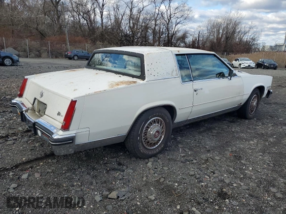 1985 Cadillac Eldorado z VIN 1G6EL578XFE673656, wystawiony jako Copart lot #86803334 z przebiegiem 94 396 mil mil oraz Tytuł czysty. Historia ofert i sprzedaży dostępna na DreamBid. Obrazek 3.