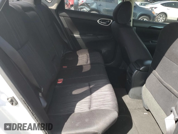 2017 Nissan Sentra SV z VIN 3N1AB7AP0HL697688, wystawiony jako Copart lot #54800525 z przebiegiem 151 496 mil mil oraz Czysty tytuł • Clean title. Historia ofert i sprzedaży dostępna na DreamBid. Obrazek 10.