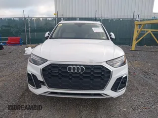 2024 Audi Q5 S line Premium z VIN WA1GAAFY4R2024229, wystawiony jako IAAI lot #40549244 z przebiegiem 7 641 mil mil oraz . Historia ofert i sprzedaży dostępna na DreamBid. Obrazek 12.