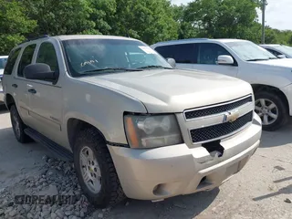 2008 Chevrolet Tahoe LS z VIN 1GNFC13C78R219906, wystawiony jako IAAI lot #42534186 z przebiegiem 287 913 mil mil oraz . Historia ofert i sprzedaży dostępna na DreamBid. Obrazek 1.