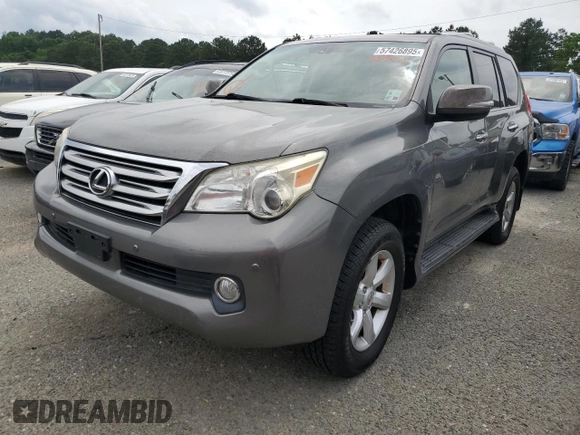 2010 Lexus GX 460 z VIN JTJBM7FX0A5008711, wystawiony jako Copart lot #57426895 z przebiegiem 284 848 mil mil oraz Czysty tytuł • Clean title. Historia ofert i sprzedaży dostępna na DreamBid. Obrazek 1.