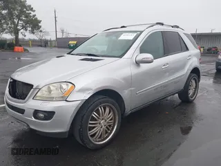 2007 Mercedes-Benz M 320 CDI z VIN 4JGBB22E17A211845, wystawiony jako IAAI lot #41484363 z przebiegiem 170 170 mil mil oraz . Historia ofert i sprzedaży dostępna na DreamBid. Obrazek 17.